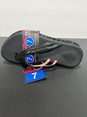 NWT Flojos Black Lightweight Supportive Women's Flip Flop Sandal Beach Summer